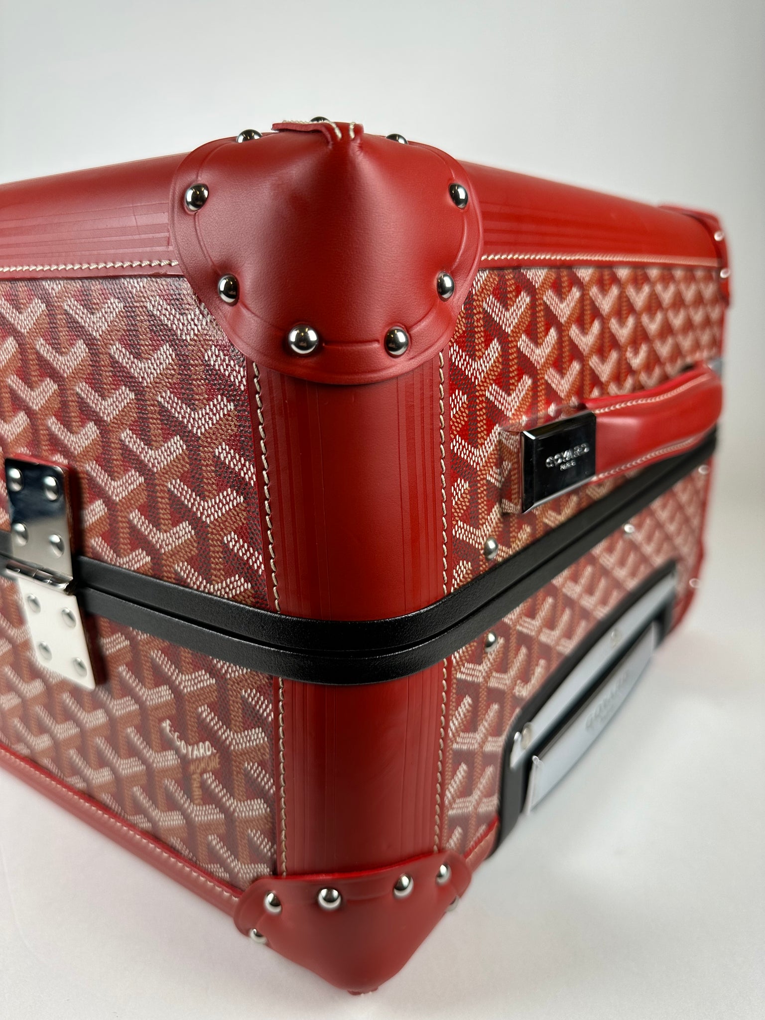 Goyard Bourget suitcase via @beauticate @roxyjacenko