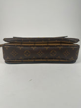 Load image into Gallery viewer, Louis Vuitton Reverse Monogram Pochette Metis