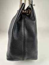 Load image into Gallery viewer, Gucci Pebbled Calfskin Medium Soho Chain Tote Black