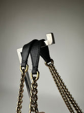 Load image into Gallery viewer, Gucci Pebbled Calfskin Medium Soho Chain Tote Black