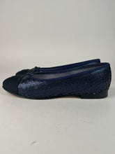 Load image into Gallery viewer, Chanel CC Sequin Logo Ballerina Flats Navy Blue/ Black Size 38EU