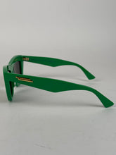 Load image into Gallery viewer, Bottega Veneta New Entry Cat Eye Sunglasses Parakeet Green
