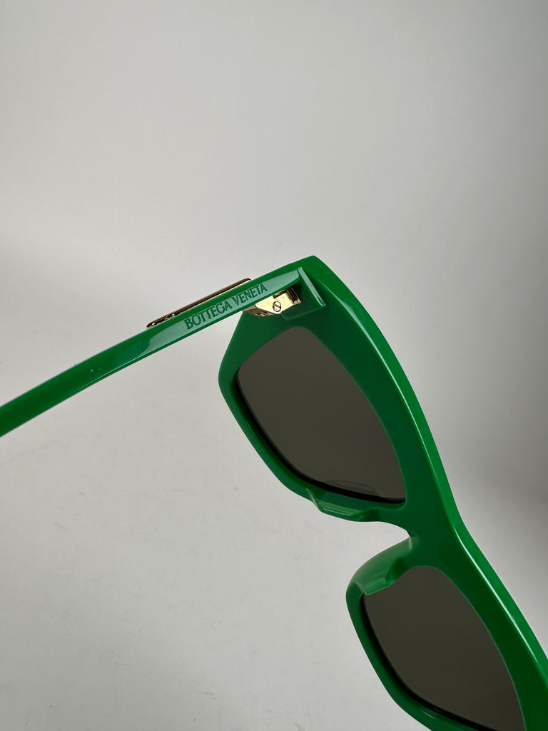 Bottega Veneta New Entry Cat Eye Sunglasses Parakeet Green