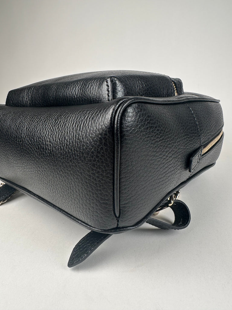 Gucci pebbled calfskin 2025 soho chain backpack black