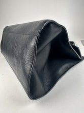 Load image into Gallery viewer, Gucci Totem Large Butterfly Top Handle Bag Black