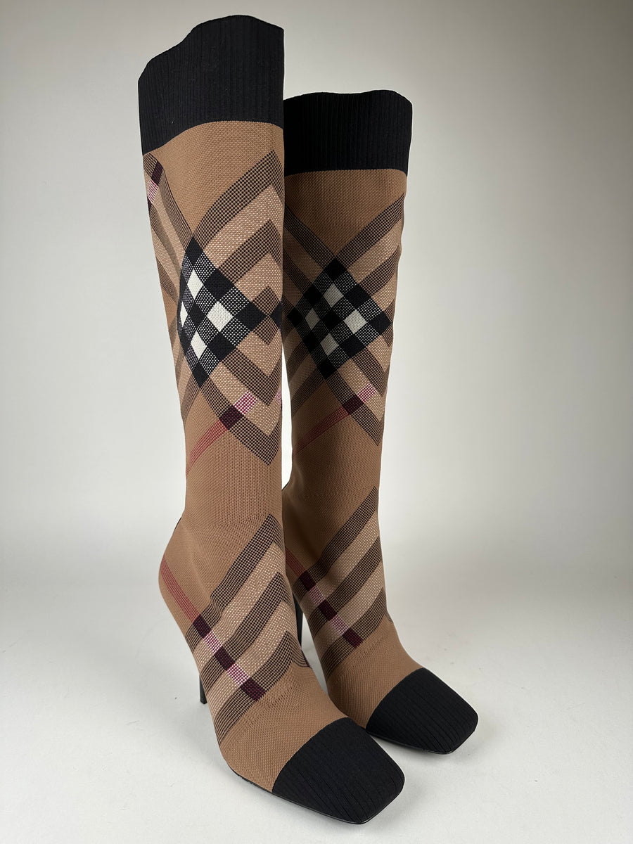 Burberry knee high socks 2025