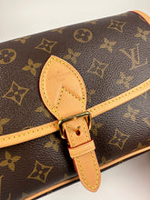 Load image into Gallery viewer, Louis Vuitton Monogram Diane Black