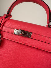 Load image into Gallery viewer, Hermes Kelly 25 Sellier Chevre Leather Rose Lipstick PHW