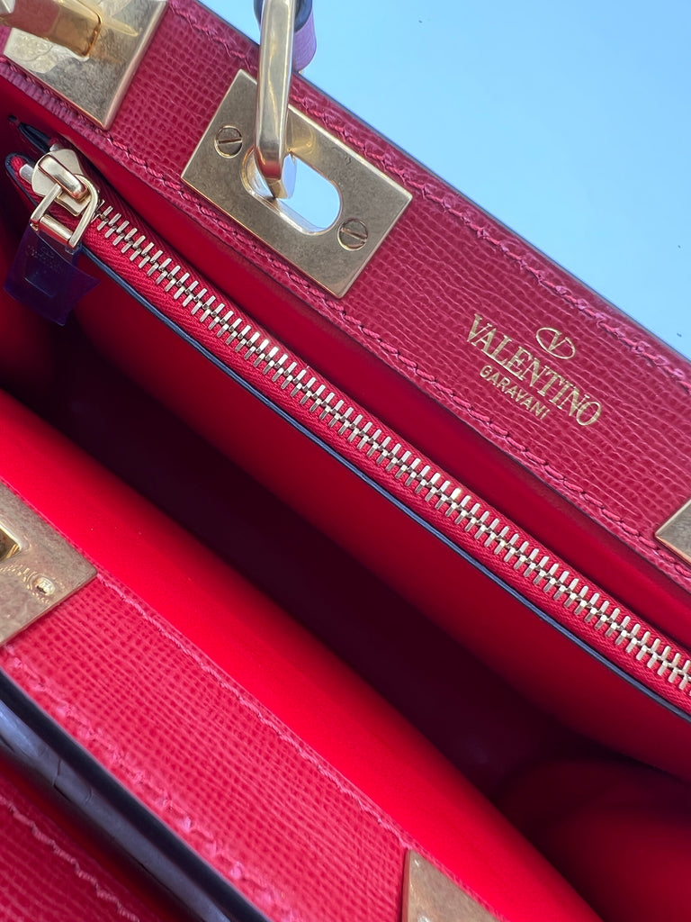 Valentino Garavani Small Rockstud Alcove Grainy Calfskin Red/Rouge Pur
