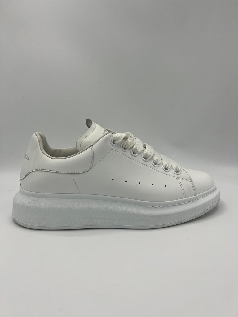White hotsell oversized sneakers